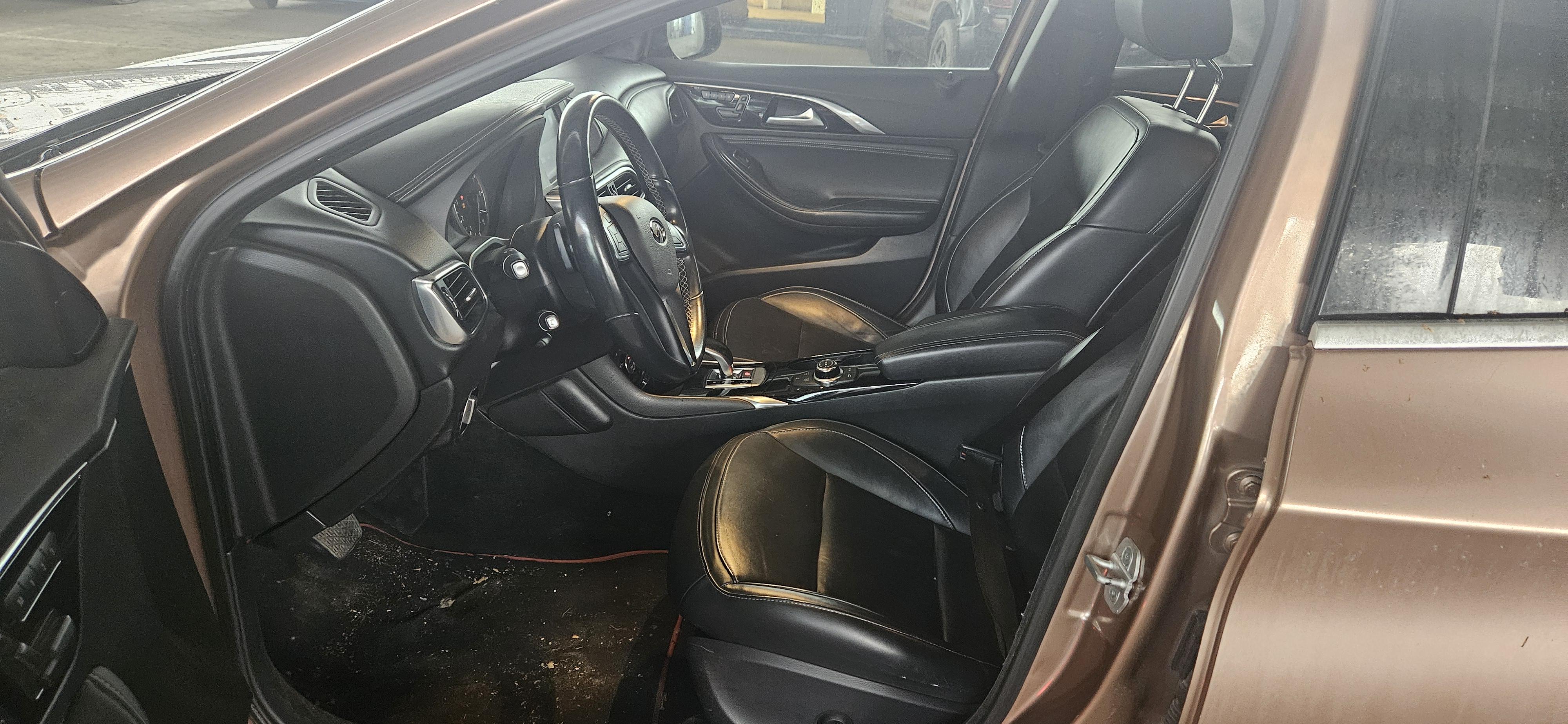 Infiniti Qx30