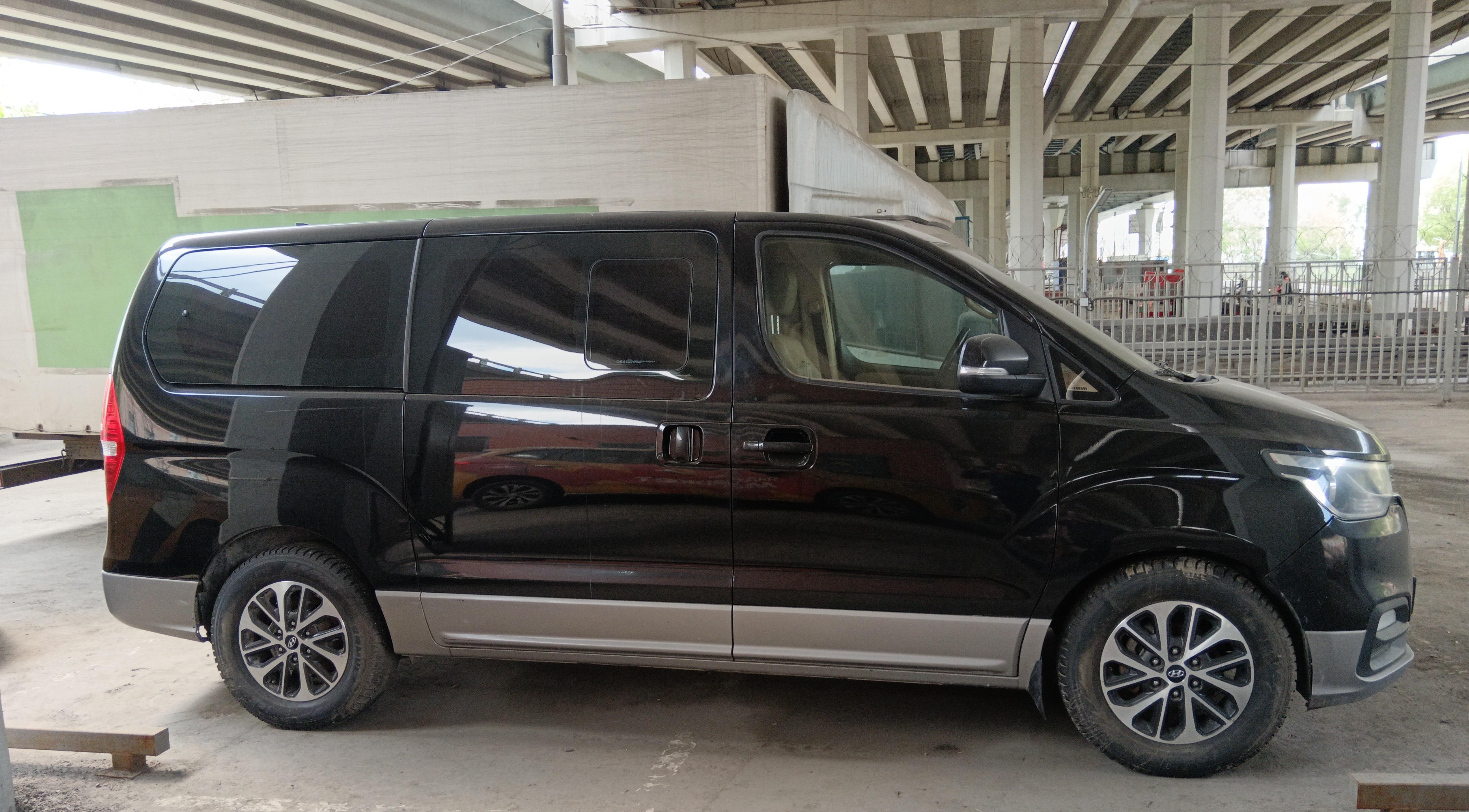 Hyundai H-1