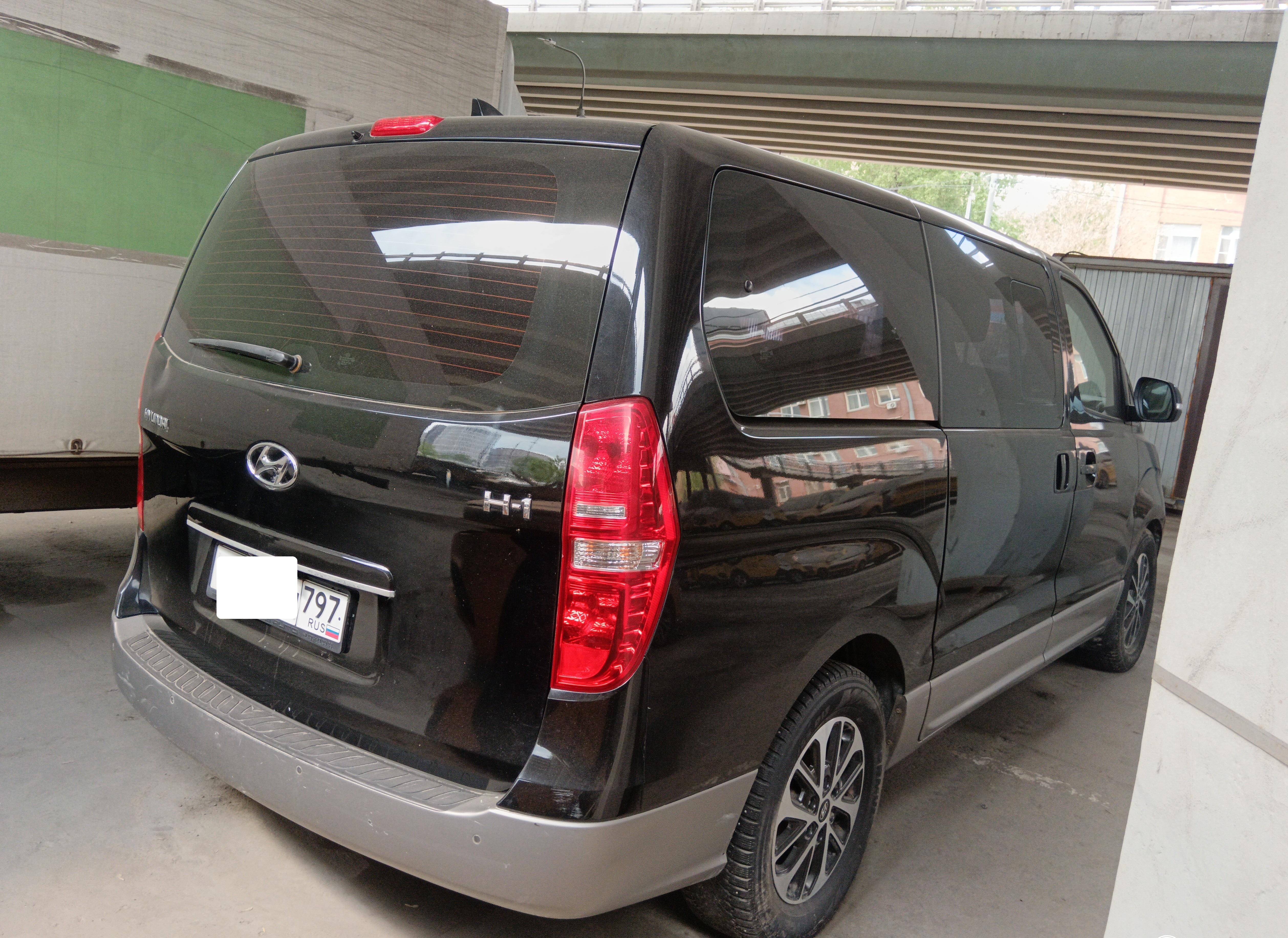 Hyundai H-1