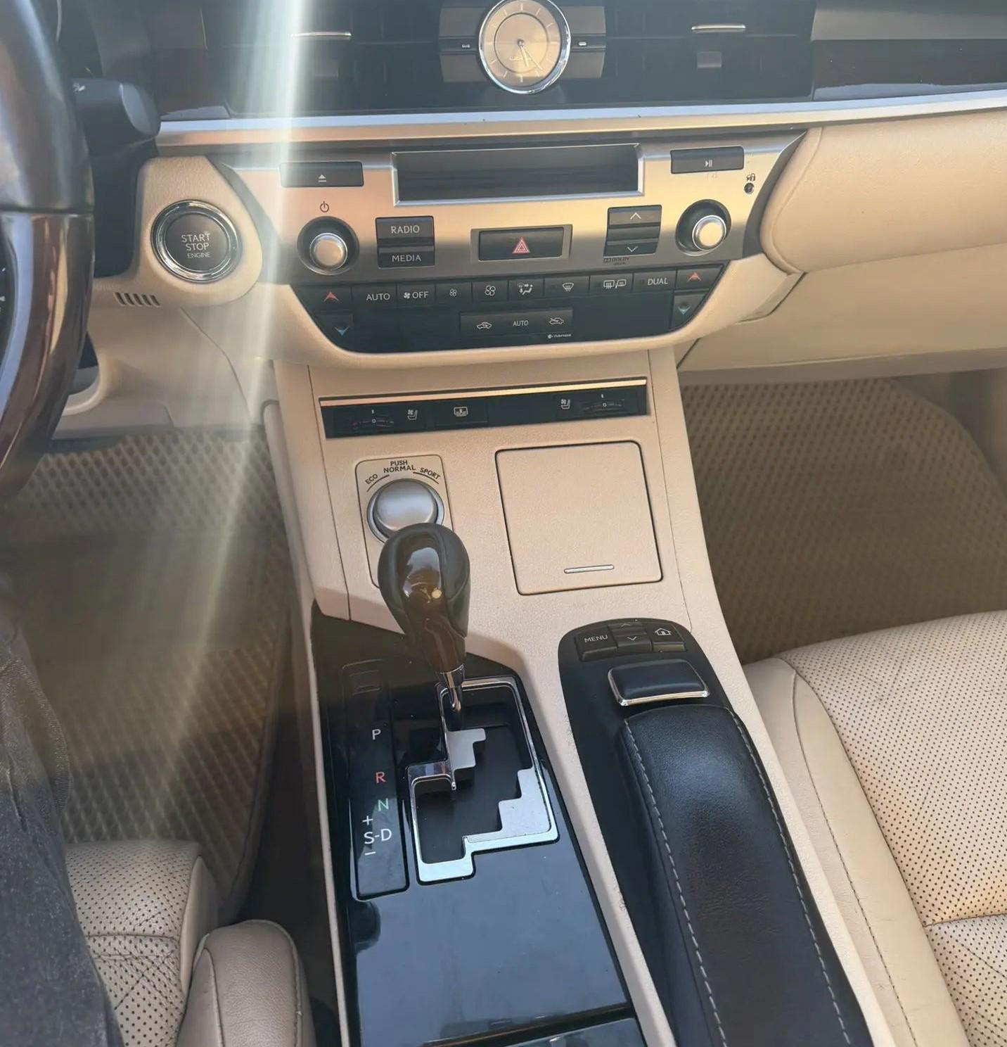 Lexus Es250